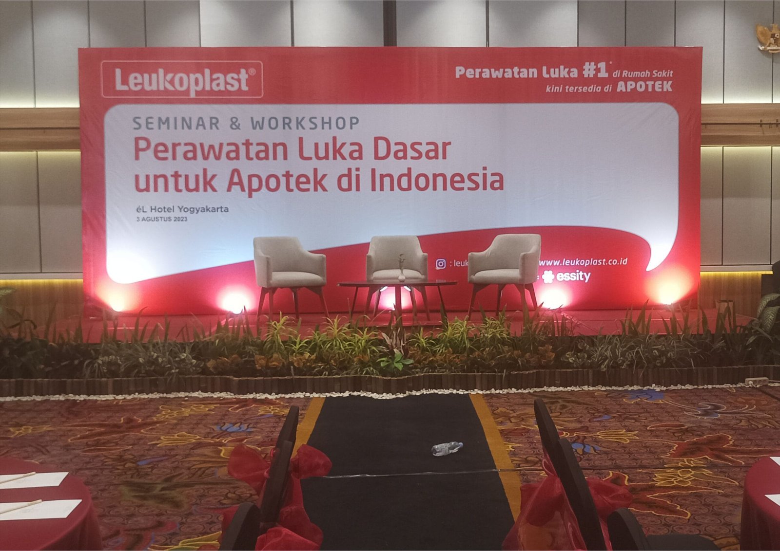 Jasa Sewa Backdrop untuk Event Talkshow Seminar dan Workshop Leukoplast 02